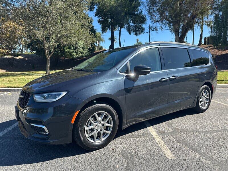 2021 Chrysler Pacifica Touring FWD