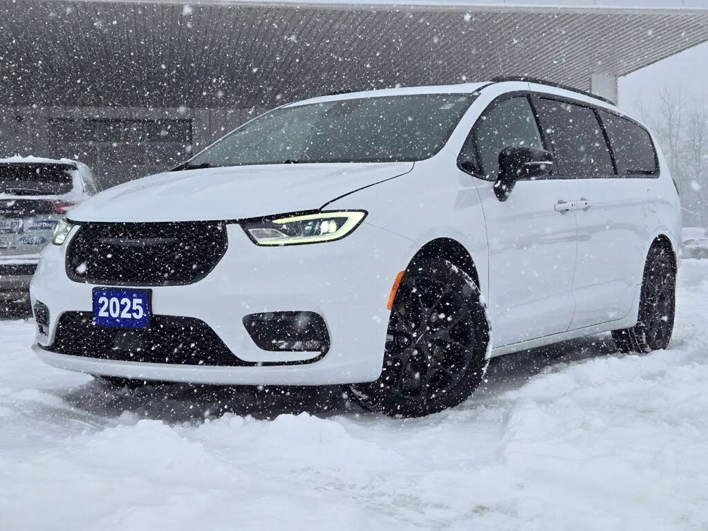 2025 Chrysler Pacifica Limited FWD