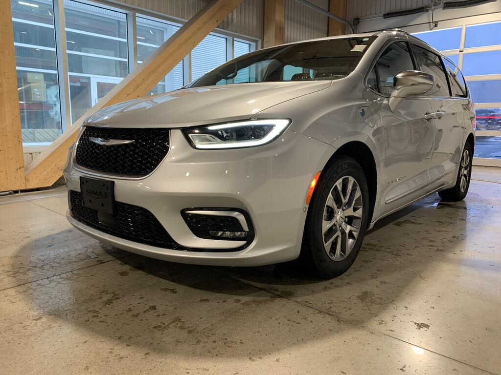 2024 Chrysler Pacifica Hybrid Pinnacle FWD