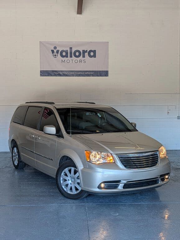 2013 Chrysler Town & Country Touring FWD