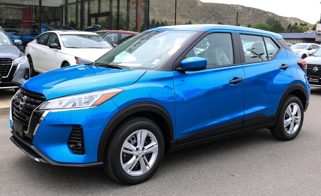 2025 Nissan Kicks Play S FWD