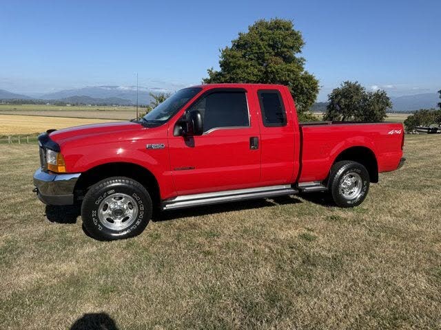 2000 Ford F-250 Super Duty XL 4WD Extended Cab SB