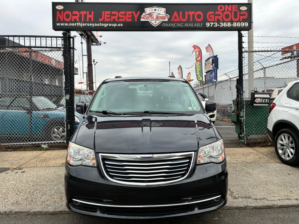 2014 Chrysler Town & Country Touring FWD