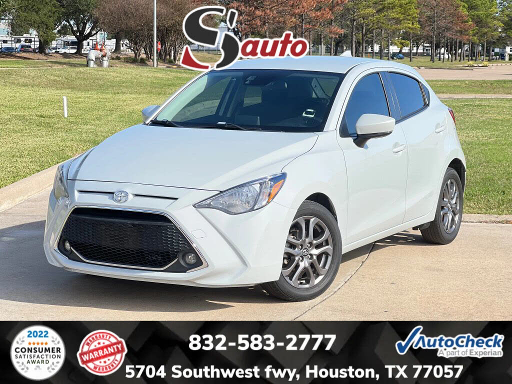 2020 Toyota Yaris LE Hatchback FWD