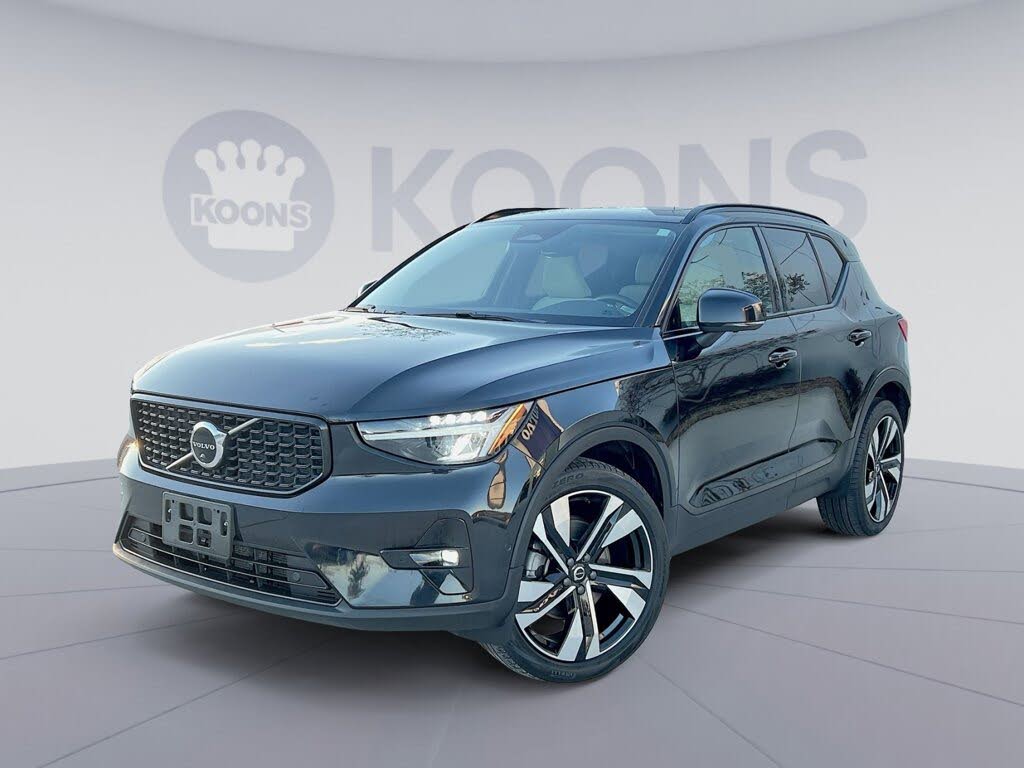 2023 Volvo XC40 B5 Plus Dark Theme AWD