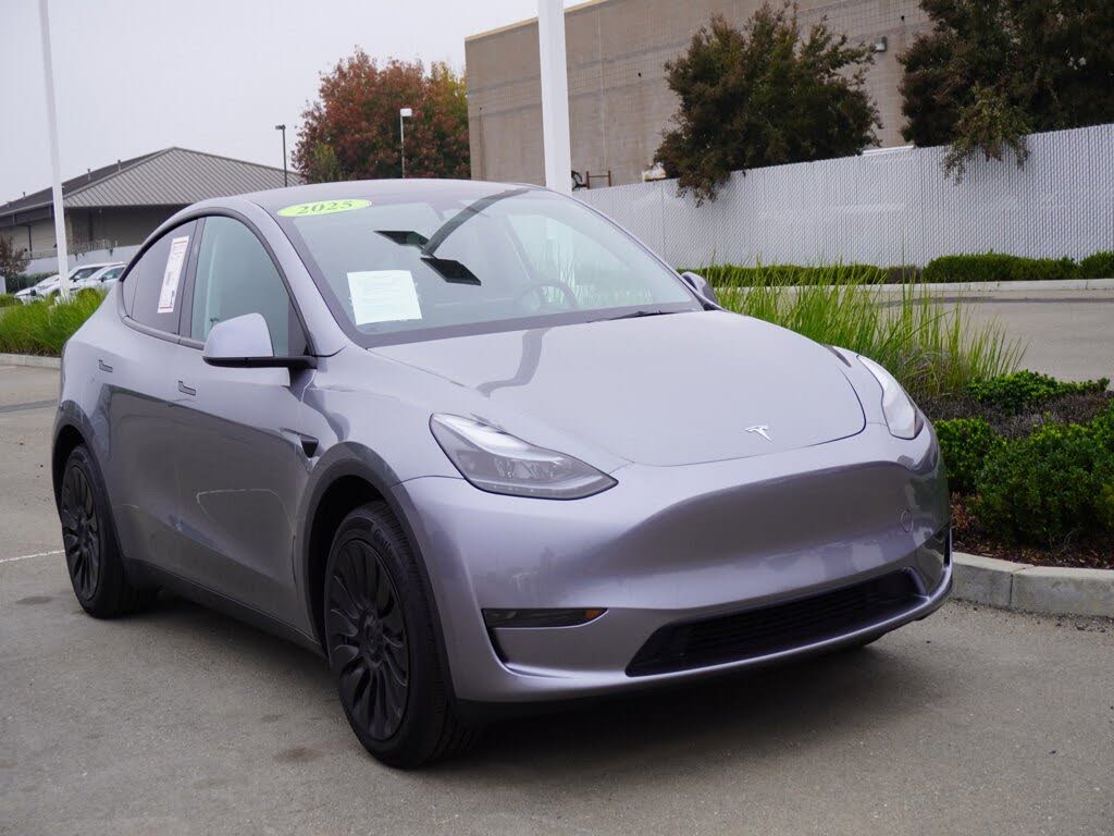 2025 Tesla Model Y Long Range RWD