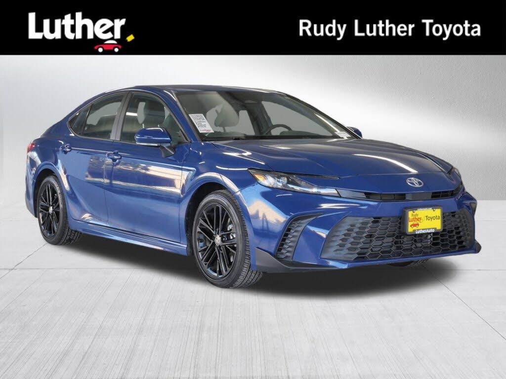 2025 Toyota Camry SE FWD