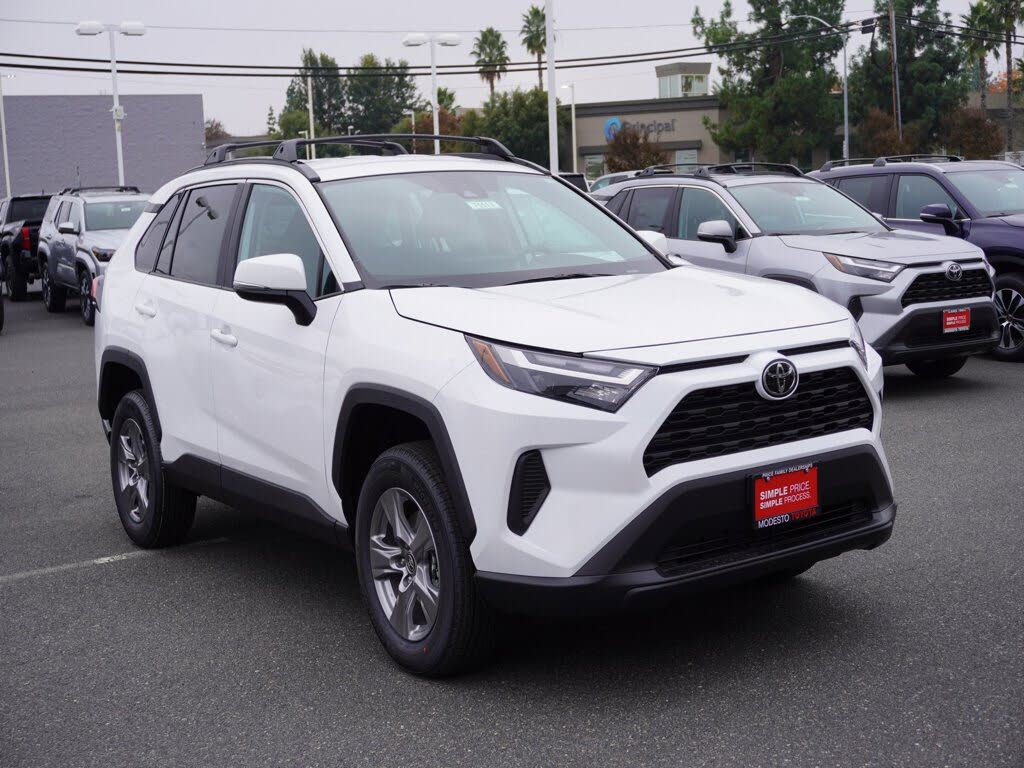 2025 Toyota RAV4 XLE FWD