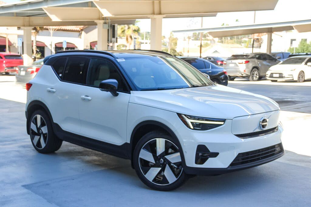 2026 Volvo EX40 Plus RWD