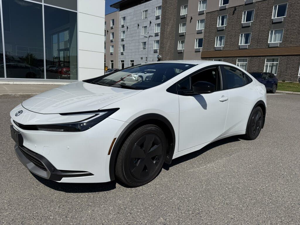 2025 Toyota Prius Plug-In Hybrid SE FWD