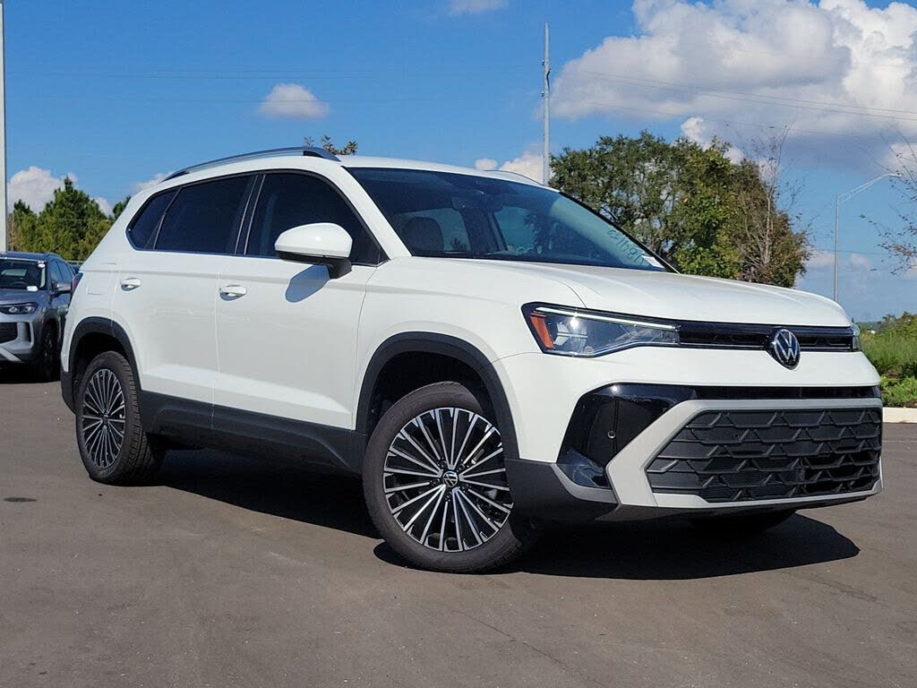 2025 Volkswagen Taos SE FWD