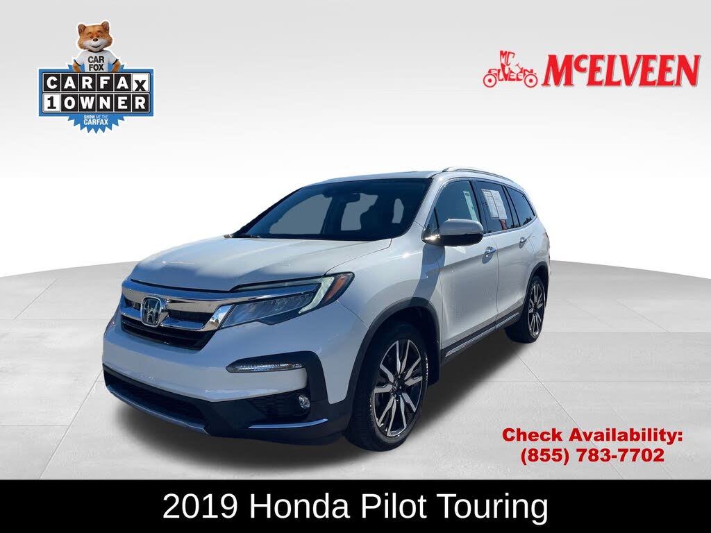 2019 Honda Pilot Touring FWD with Rear Captain's Chairs