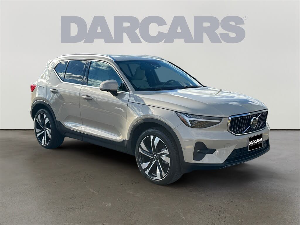 2025 Volvo XC40 B5 Ultra Bright Theme AWD