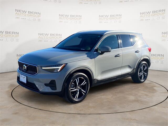 2025 Volvo XC40 B5 Core Bright Theme AWD