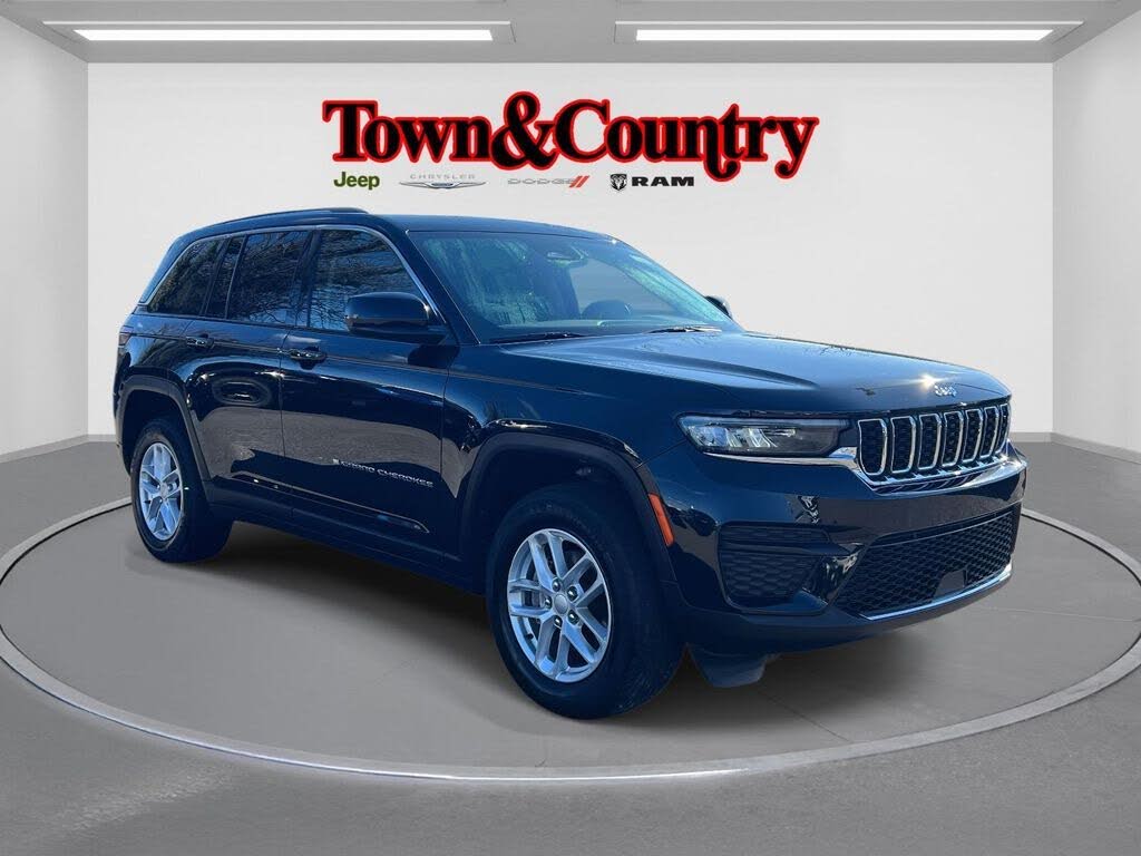 2023 Jeep Grand Cherokee Laredo 4WD