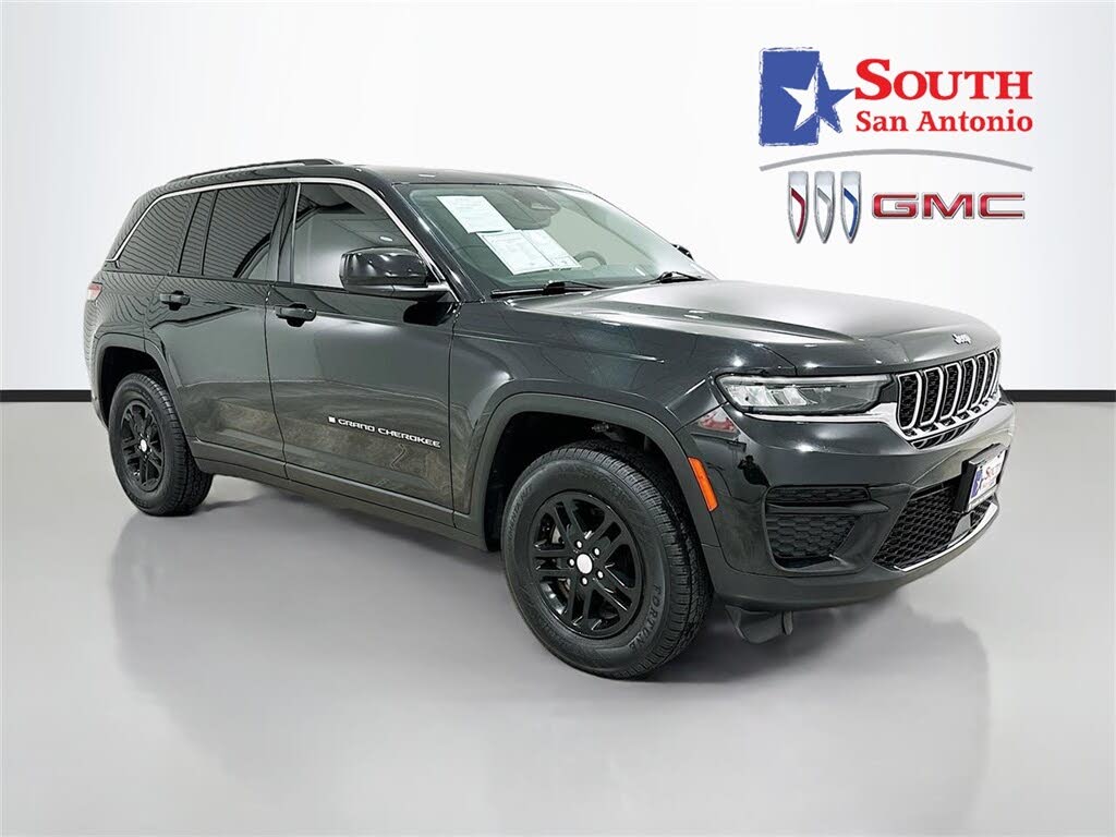 2023 Jeep Grand Cherokee Laredo RWD
