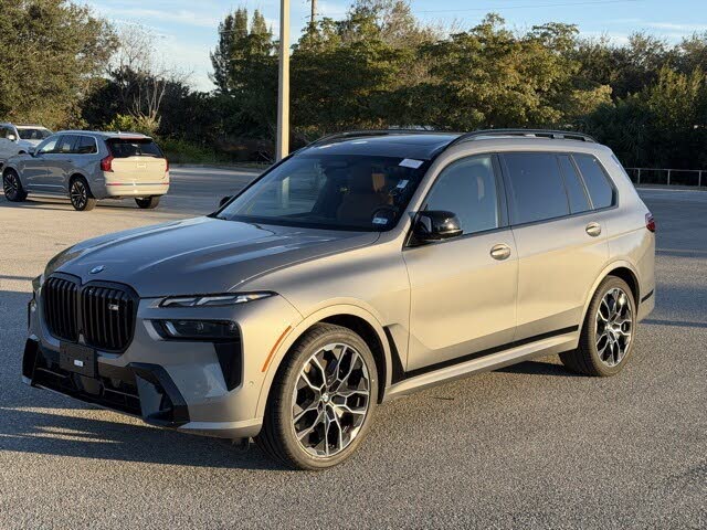 2026 BMW X7 M60i AWD