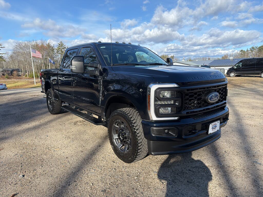 2024 Ford F-350 Super Duty Lariat Crew Cab 4WD