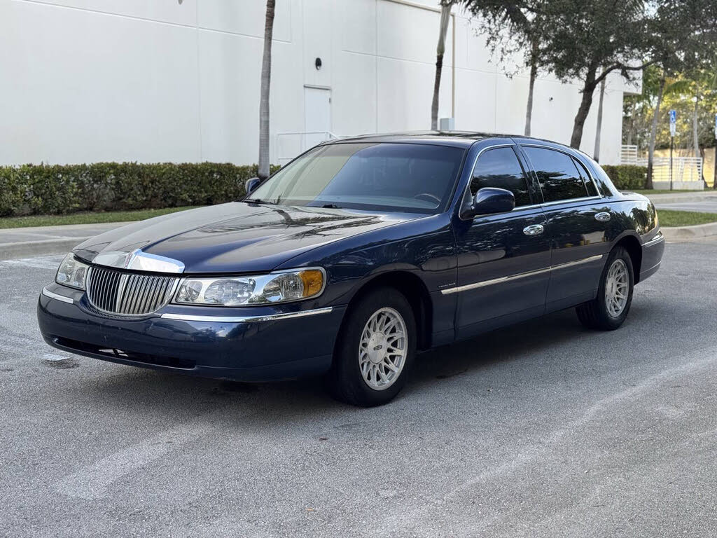 2002 Lincoln Town Car Signature