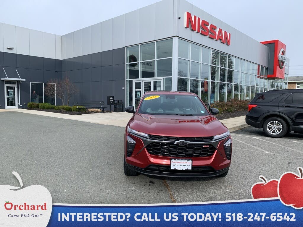 2025 Chevrolet Trax RS with 1RS FWD