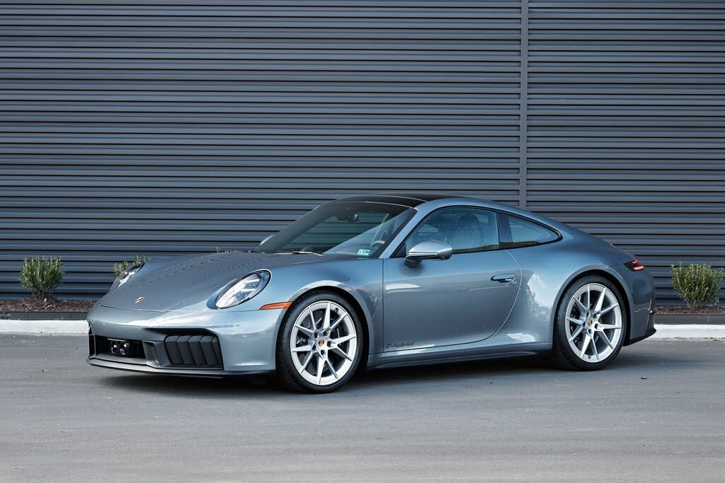 2025 Porsche 911 Carrera GTS Coupe RWD