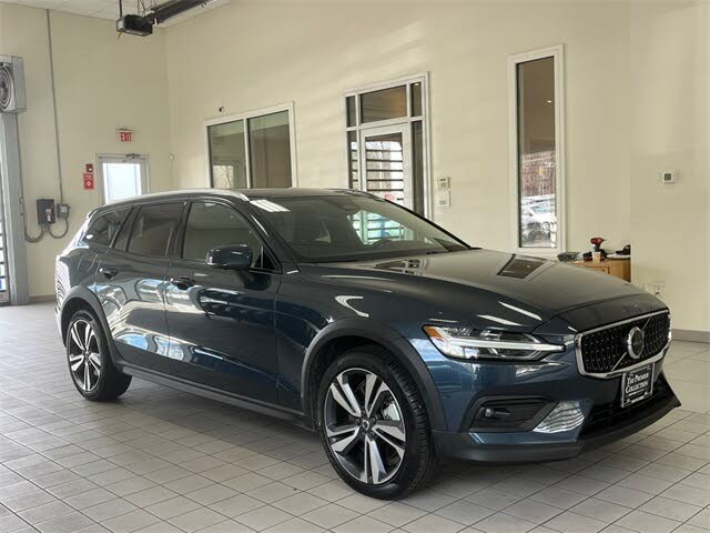 2025 Volvo V60 Cross Country B5 Plus AWD