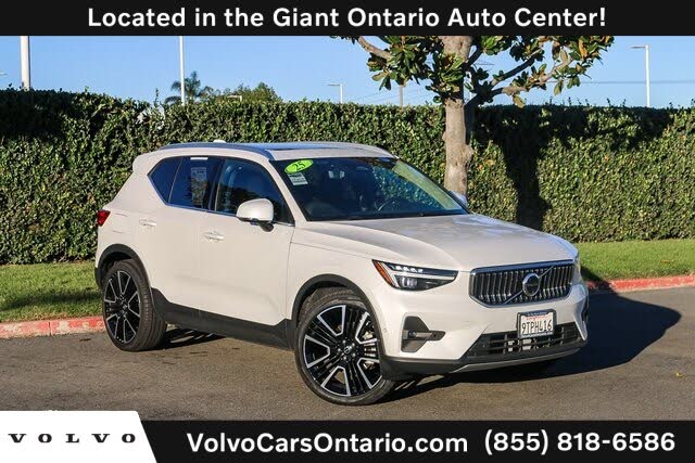 2025 Volvo XC40 B5 Ultra Bright Theme AWD