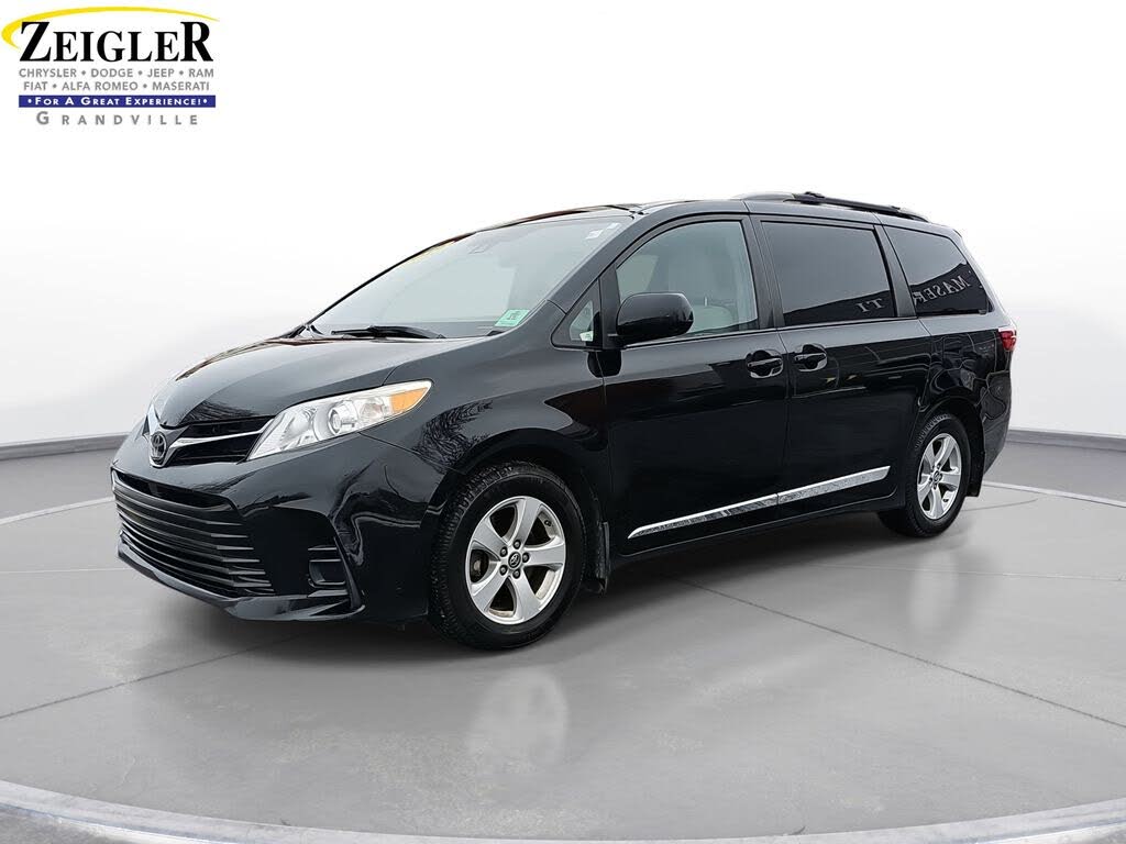 2019 Toyota Sienna LE 7-Passenger FWD with Auto-Access Seat