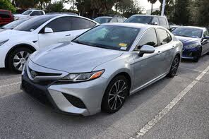 Toyota Camry SE FWD