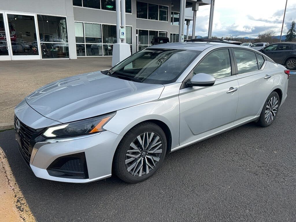 2023 Nissan Altima 2.5 SV FWD