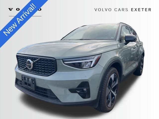 2024 Volvo XC40 B5 Plus Dark Theme AWD