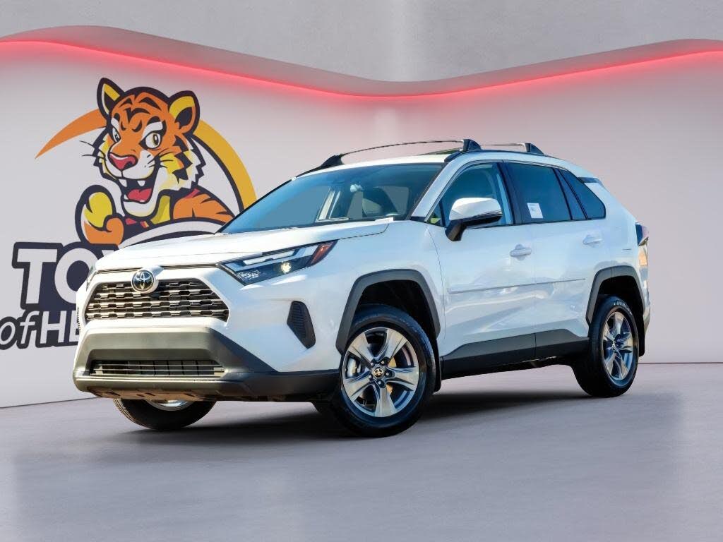 2025 Toyota RAV4 XLE FWD