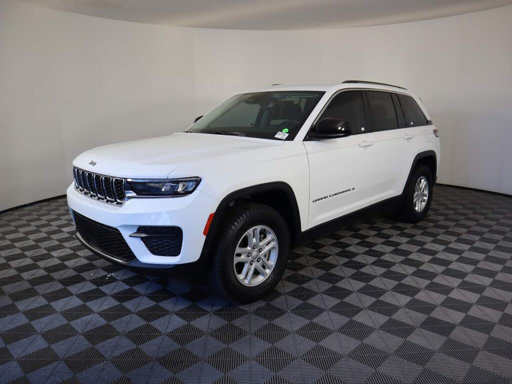 2023 Jeep Grand Cherokee Laredo 4WD