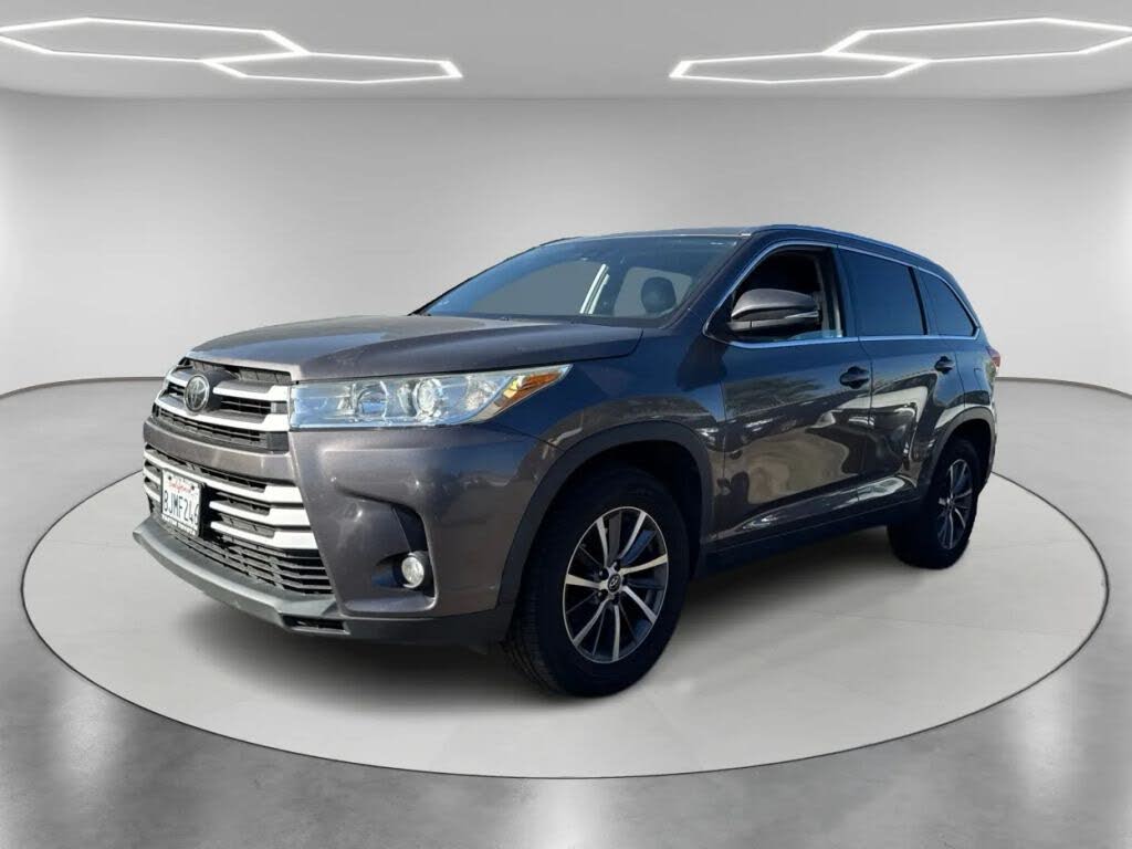2019 Toyota Highlander SE FWD