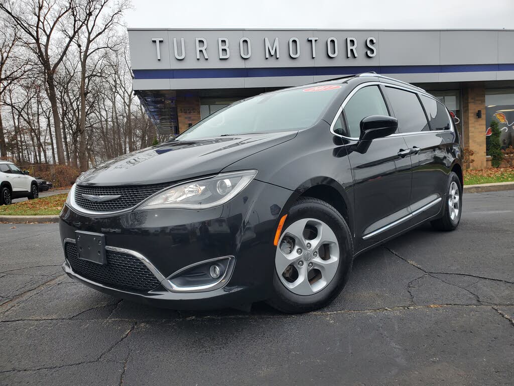2017 Chrysler Pacifica Touring L Plus FWD