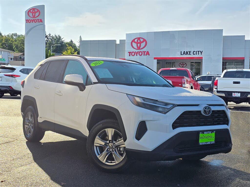 2025 Toyota RAV4 Hybrid XLE AWD