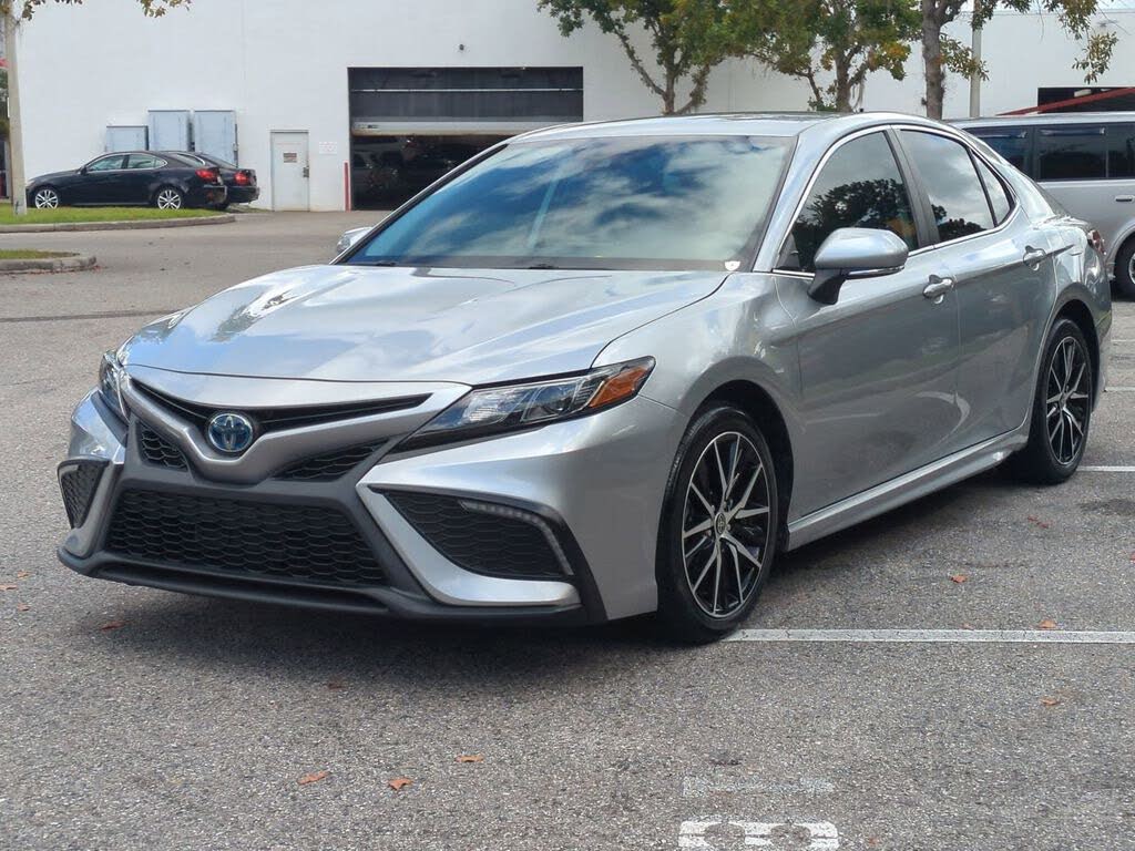 2023 Toyota Camry Hybrid SE FWD