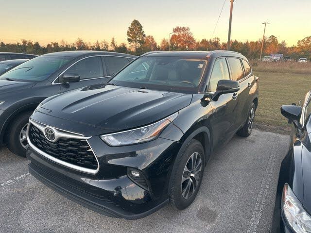 2022 Toyota Highlander XLE FWD