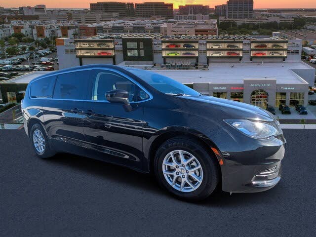 2023 Chrysler Voyager LX FWD