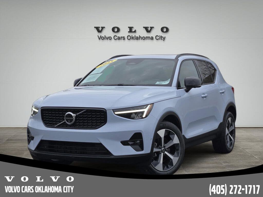 2025 Volvo XC40 B5 Plus Dark Theme AWD