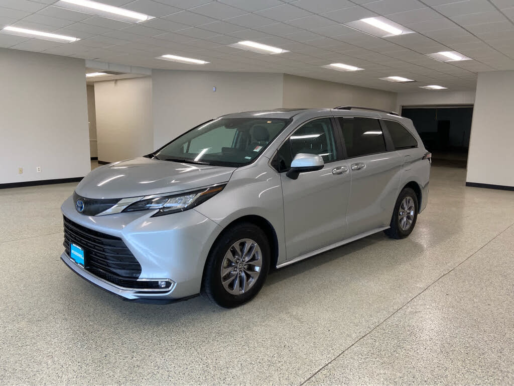 2023 Toyota Sienna XLE 7-Passenger FWD