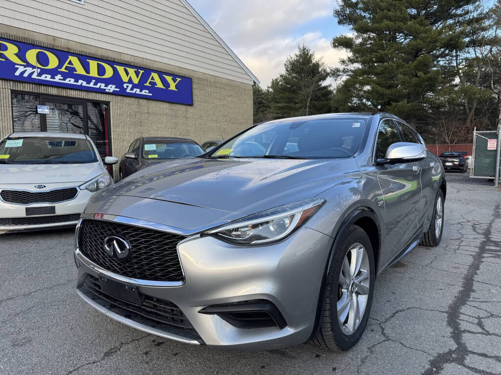 2018 INFINITI QX30 Luxury FWD