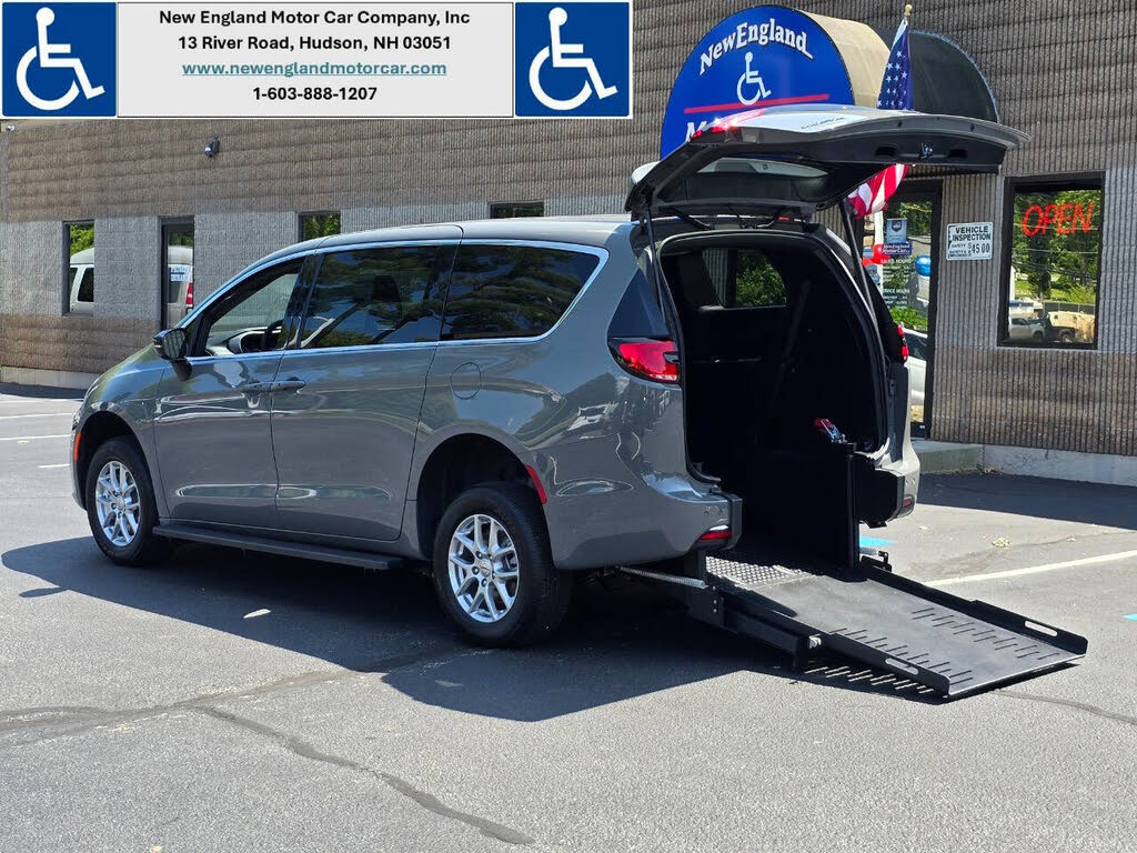 2025 Chrysler Pacifica Select FWD