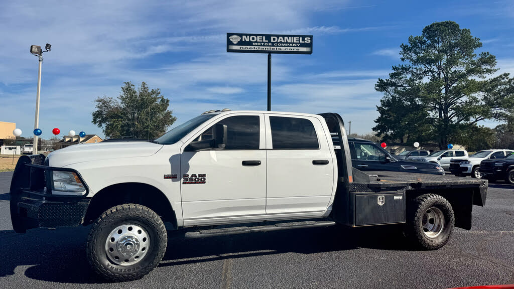 2017 RAM 3500 Chassis Tradesman Crew Cab 4WD