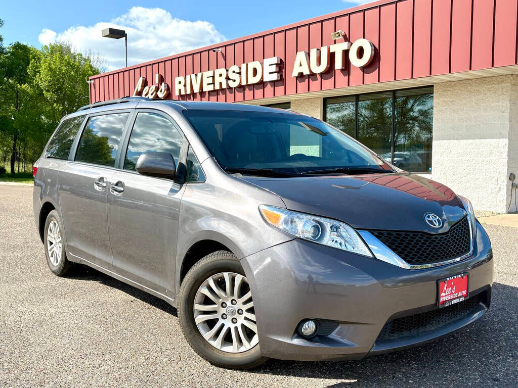 2017 Toyota Sienna Limited Premium 7-Passenger FWD