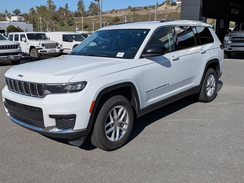 2023 Jeep Grand Cherokee L Laredo 4WD