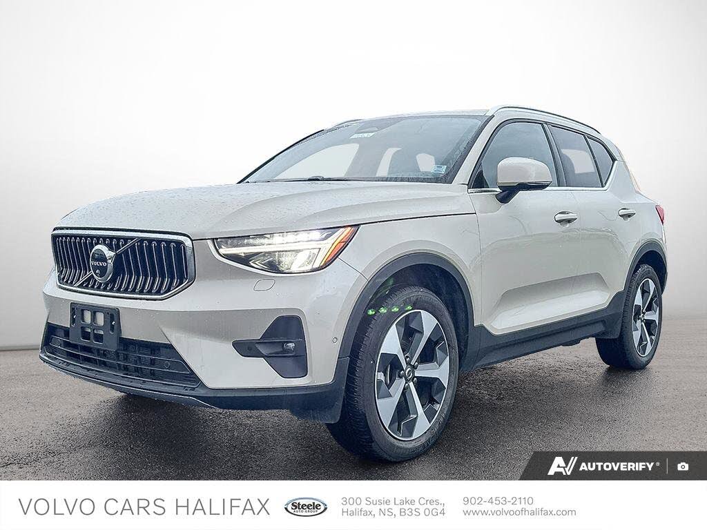 Volvo XC40 B5 Plus Bright Theme AWD 2025