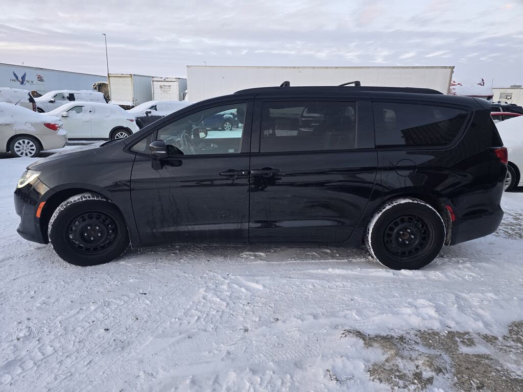 2019 Chrysler Pacifica Limited FWD