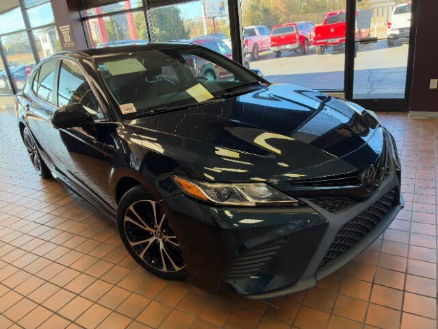 2019 Toyota Camry SE FWD