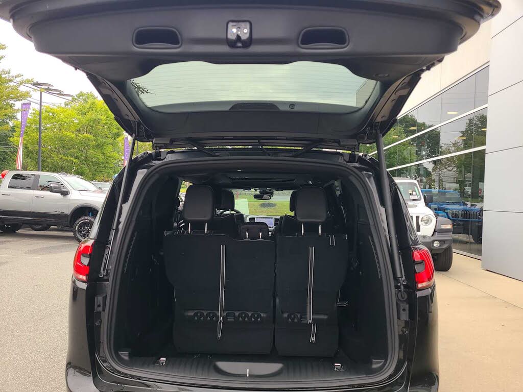 2023 Chrysler Pacifica Hybrid Limited FWD